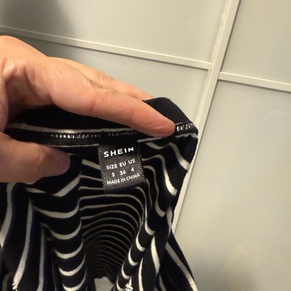 💸CLEARANCE 4 for $15💸 Black and White Strapless Shirt - Picture 5 of 5